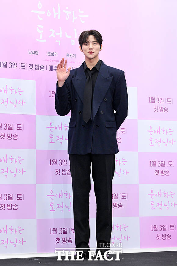 배우 홍민기와 남지현, 한소은, 문상민(왼쪽부터)이 30일 오후 서울 마포구 상암 스탠포드 호텔에서 열린 KBS2 새 토일 미니시리즈 ‘은애하는 도적님아’ 제작발표회에 참석해 포즈를 취하고 있다. /서예원 기자