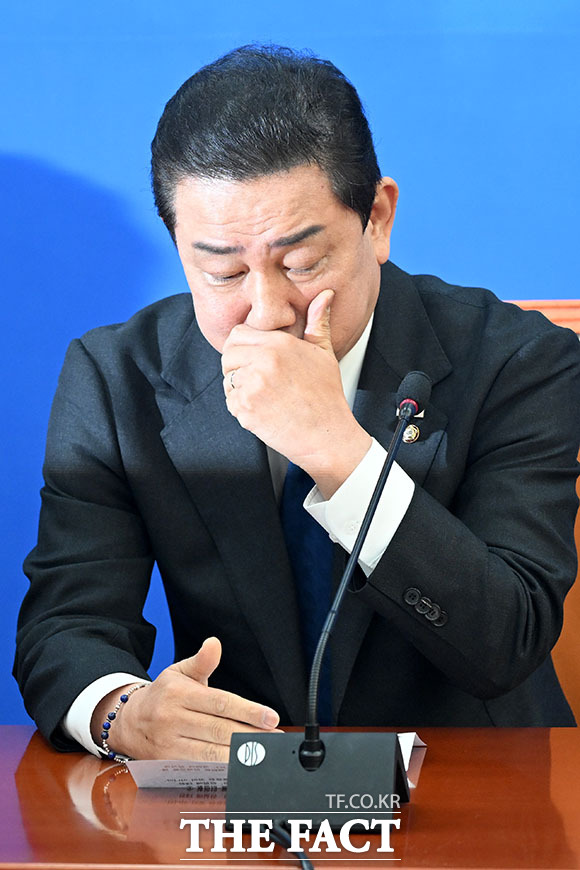 김병기 더불어민주당 원내대표가 30일 오전 서울 여의도 국회에서 열린 원내대책회의에서 발언을 하고 있다./남용희 기자