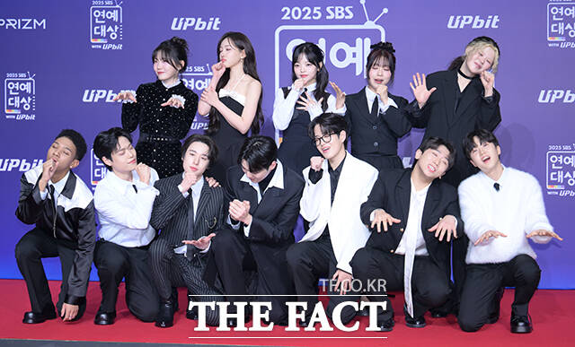 우리들의 발라드 이예지와 이지훈, 천범석, 최은빈, 홍승민, 송지우, 임지성, 민수현, 김윤이, 이준석, 정지웅, 오추바 제레미가 30일 오후 서울 마포구 SBS 프리즘타워에서 열린 'SBS 연예대상 포토월에 참석해 포즈를 취하고 있다. /박헌우 기자