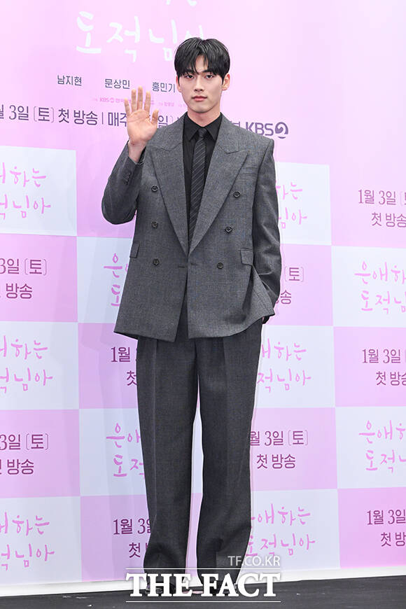 배우 홍민기와 남지현, 한소은, 문상민(왼쪽부터)이 30일 오후 서울 마포구 상암 스탠포드 호텔에서 열린 KBS2 새 토일 미니시리즈 ‘은애하는 도적님아’ 제작발표회에 참석해 포즈를 취하고 있다. /서예원 기자