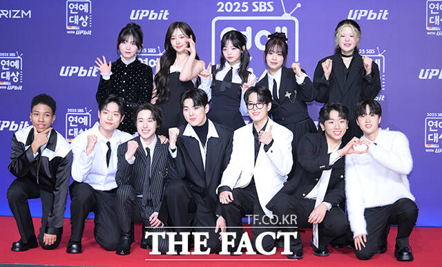 우리들의 발라드 이예지와 이지훈, 천범석, 최은빈, 홍승민, 송지우, 임지성, 민수현, 김윤이, 이준석, 정지웅, 오추바 제레미가 30일 오후 서울 마포구 SBS 프리즘타워에서 열린 'SBS 연예대상 포토월에 참석해 포즈를 취하고 있다. /박헌우 기자