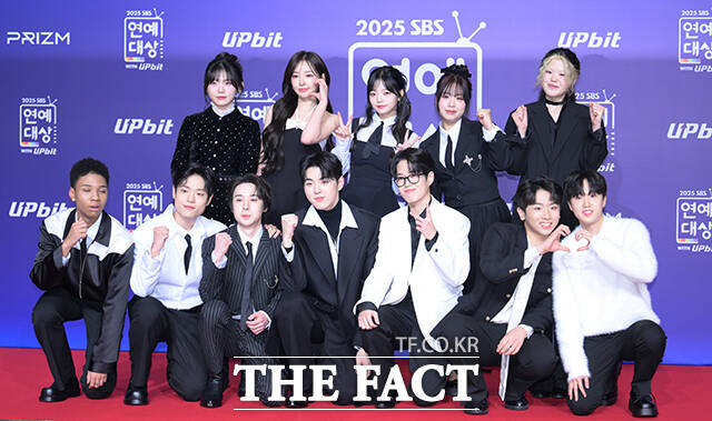 우리들의 발라드 이예지와 이지훈, 천범석, 최은빈, 홍승민, 송지우, 임지성, 민수현, 김윤이, 이준석, 정지웅, 오추바 제레미가 30일 오후 서울 마포구 SBS 프리즘타워에서 열린 'SBS 연예대상 포토월에 참석해 포즈를 취하고 있다. /박헌우 기자