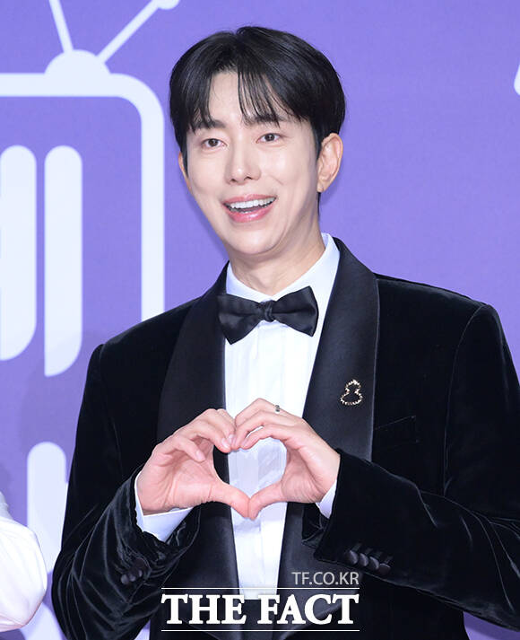 '미운 우리 새끼X신발 벗고 돌싱포맨' 임원희와 윤시윤, 윤현민(왼쪽부터)이 30일 오후 서울 마포구 SBS 프리즘타워에서 열린 'SBS 연예대상 포토월에 참석해 포즈를 취하고 있다. /박헌우 기자