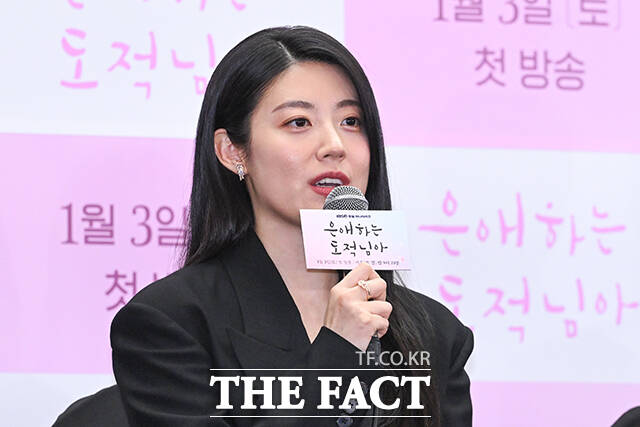 배우 남지현이 30일 오후 서울 마포구 상암 스탠포드 호텔에서 열린 KBS2 새 토일 미니시리즈 ‘은애하는 도적님아’ 제작발표회에 참석해 포즈를 취하고 있다. /서예원 기자