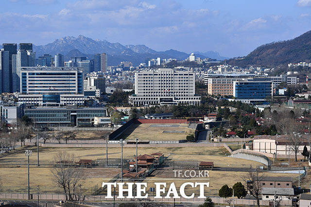 정부가 용산공원 반환부지 임시개방 구간인 '용산어린이정원'을 전면 개방하기로 했다. 사전예약 등 별도 출입절차 없이 누구나 자유롭게 출입이 가능해졌다. /남윤호 기자