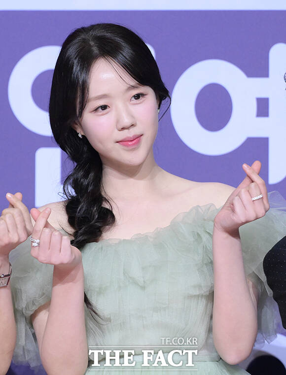 런닝맨 유재석과 지석진, 송지효, 지예은, 하하, 양세찬, 김종국(왼쪽부터)이 30일 오후 서울 마포구 SBS 프리즘타워에서 열린 'SBS 연예대상 포토월에 참석해 포즈를 취하고 있다. /박헌우 기자