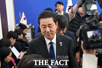  원내대표 사퇴한 김병기 '李 정부 걸림돌 되지 않겠다…국민께 사죄' [TF사진관]