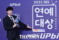  SBS 연예대상 포토월 MC 유재필 '발랄한 진행' [TF사진관]