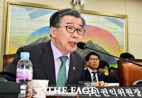  '윤석열 임명' 유철환 권익위원장 사의 표명