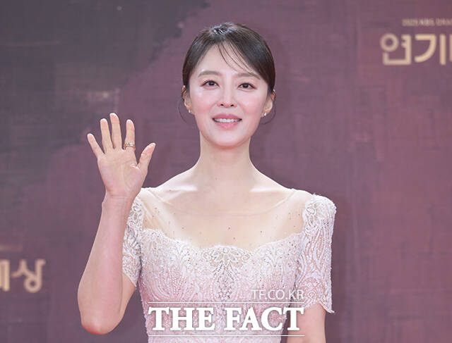 배우 안연홍이 31일 오후 서울 영등포구 여의도 KBS 신관에서 열린 'KBS 연기대상' 포토월에 참석해 포즈를 취하고 있다. /박헌우 기자