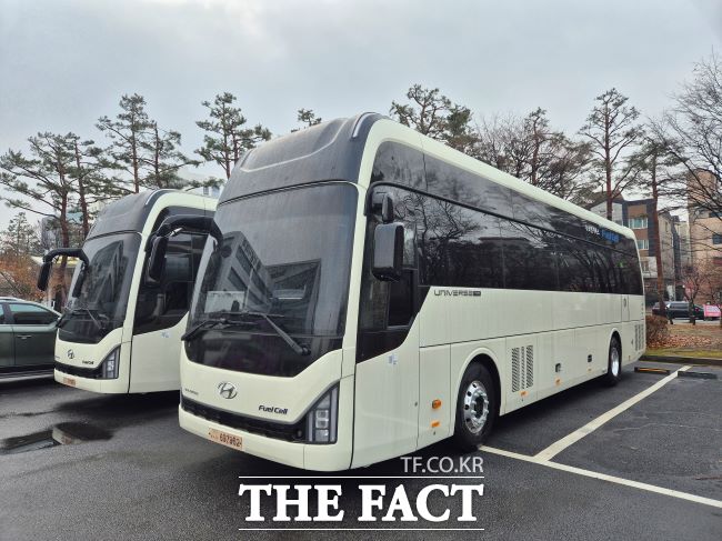 성남시가 새로 도입한 공무용 수소전기 버스 차량. /성남시