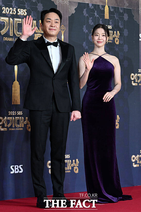 SBS 연기대상 참석한 배우 임세미와 홍화연, 김지연, 안은진(왼쪽부터).