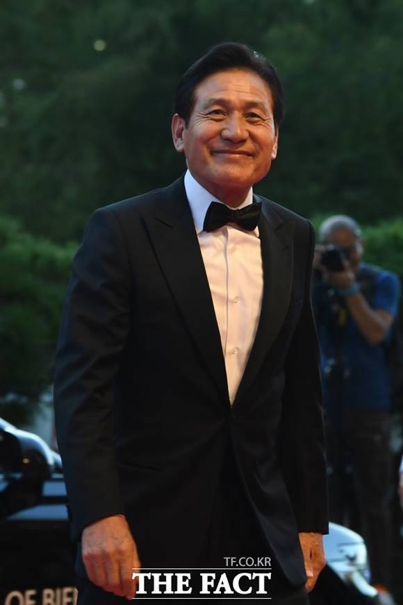 배우 안성기가 갑작스러운 건강악화로 병원에 입원해 치료를 받는 중이다./더팩트DB