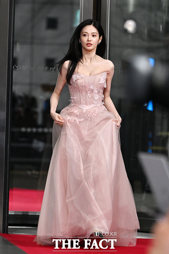 SBS 연기대상 참석한 배우 임세미와 홍화연, 김지연, 안은진(왼쪽부터).