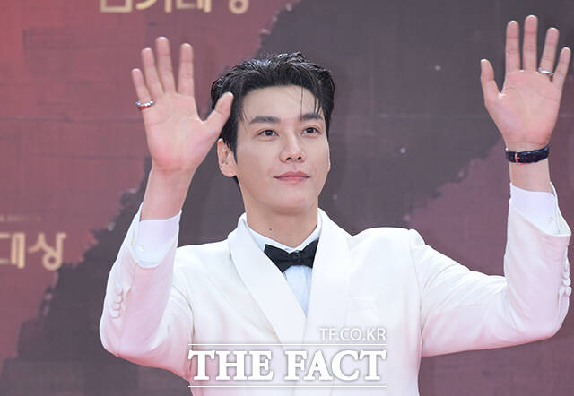 배우 김영광이 31일 오후 서울 영등포구 여의도 KBS 신관에서 열린 'KBS 연기대상' 포토월에 참석해 포즈를 취하고 있다. /박헌우 기자