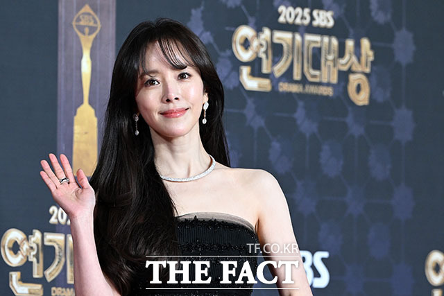 SBS 연기대상 참석한 배우 임세미와 홍화연, 김지연, 안은진(왼쪽부터).