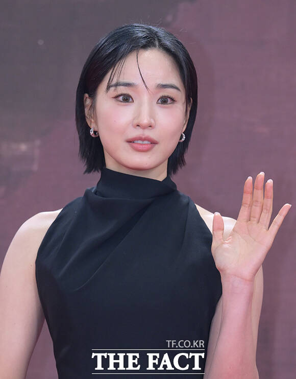 배우 방효린이 31일 오후 서울 영등포구 여의도 KBS 신관에서 열린 'KBS 연기대상' 포토월에 참석해 포즈를 취하고 있다. /박헌우 기자