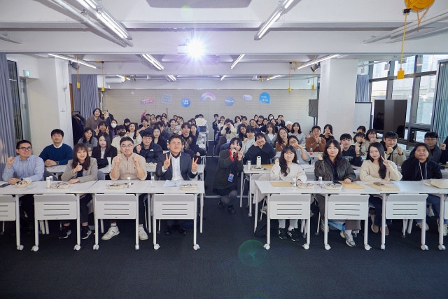 미래 유망 신성장 분야 기업과 서울 거주 미취업 청년을 매칭해, 일 경험 기회를 제공하는 서울시 미래 청년 일자리 사업이 올해도 성공적으로 마무리되었다. /서울시