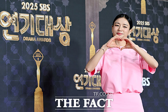 SBS 연기대상 참석한 배우 임세미와 홍화연, 김지연, 안은진(왼쪽부터).