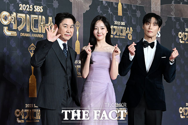 SBS 연기대상 참석한 배우 임세미와 홍화연, 김지연, 안은진(왼쪽부터).