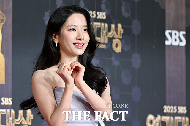 SBS 연기대상 참석한 배우 임세미와 홍화연, 김지연, 안은진(왼쪽부터).