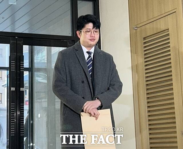 이른바 '쿠팡 블랙리스트' 공익제보자 김준호 씨가 31일 오전 안권섭 특별검사팀에 참고인 신분으로 출석했다. /김해인 기자