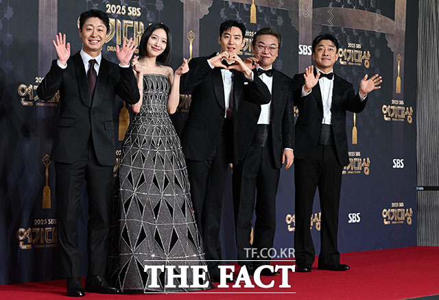 SBS 연기대상 참석한 배우 임세미와 홍화연, 김지연, 안은진(왼쪽부터).