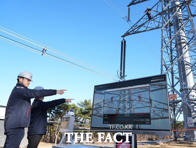 한전KPS가 30일 전남 나주소재 한전KPS 인재개발원에서 지능형 AI CCTV 모니터링 시스템 시연회를 실시하고 있다. /한전KPS