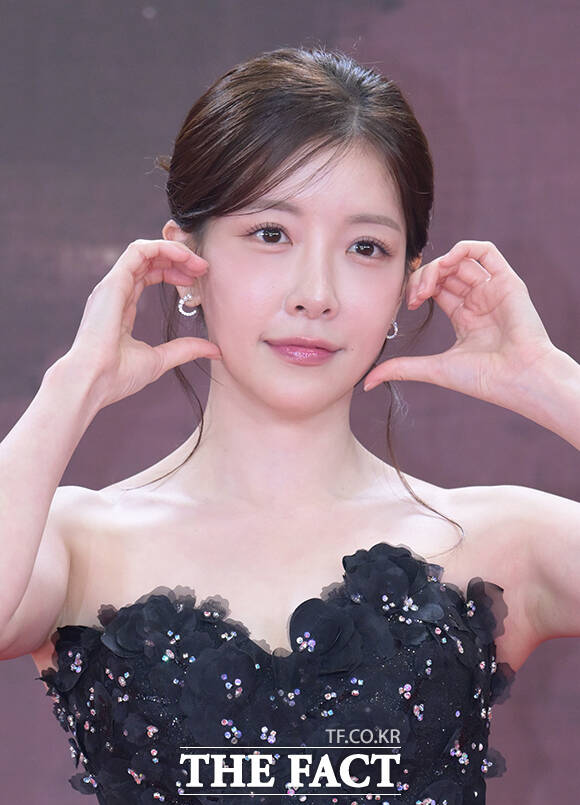 배우 정인선이 31일 오후 서울 영등포구 여의도 KBS 신관에서 열린 'KBS 연기대상' 포토월에 참석해 포즈를 취하고 있다. /박헌우 기자