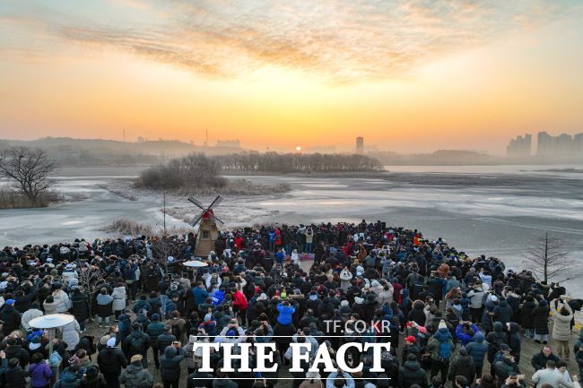 왕송호수 해맞이 행사 모습. /의왕시