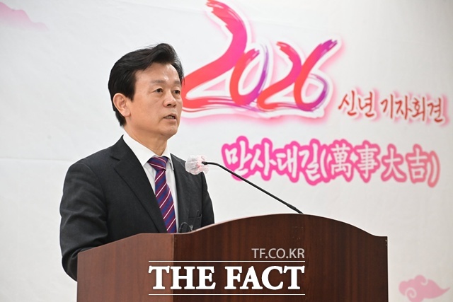 조규일 진주시장이 31일 시청 브리핑룸에서 기자회견을 갖고 내년 시정 운영 방향을 발표하고 있다. /진주시