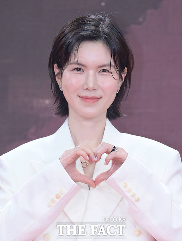 배우 공민정이 31일 오후 서울 영등포구 여의도 KBS 신관에서 열린 'KBS 연기대상' 포토월에 참석해 포즈를 취하고 있다. /박헌우 기자