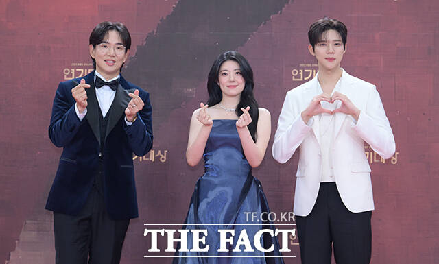 'KBS 연기대상' MC를 맡은 장성규와 남지현, 문상민(왼쪽부터)이 31일 오후 서울 영등포구 여의도 KBS 신관에서 열린 'KBS 연기대상' 포토월에 참석해 포즈를 취하고 있다. /박헌우 기자
