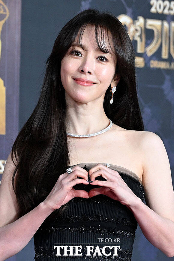 SBS 연기대상 참석한 배우 임세미와 홍화연, 김지연, 안은진(왼쪽부터).