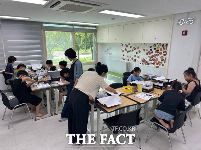 천안시 다함께돌봄센터 프로그램 활동 모습. /천안시