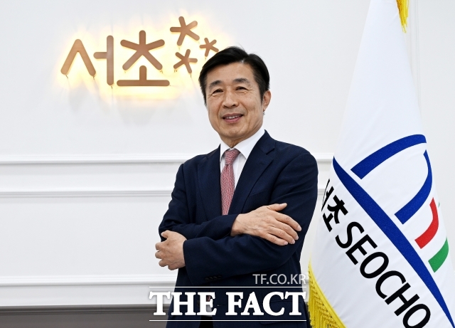 전성수 서초구청장은 2026년 구정 운영 방향으로 '빛'을 키워드로 한 네 가지 비전을 제시했다. /더팩트 DB