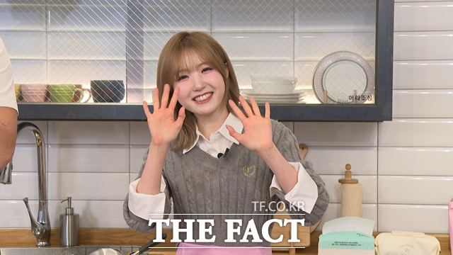 히토미는 2026년에는 떡국 외에도 더 많은 요리를 직접 만들어 멤버들에게 대접하고 싶다는 계획을 밝혔다./김기범 기자, 유영림 기자