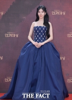  블루 드레스로 '단아한 자태' 뽐내는 서현 [TF사진관]