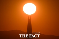  힘차게 떠오르는 '2025년 마지막 해' [TF사진관]