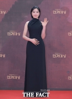  방효린, 블랙 홀터넥 드레스로 '시선집중' [TF사진관]