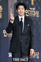  윤계상 '훈훈한 손하트' [포토]