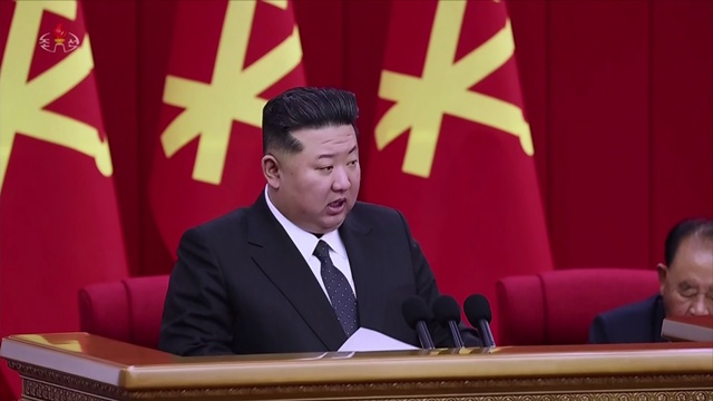 김정은 북한 국무위원장은 신년 경축공연에서 러시아 파병 부대를 격려했다. 사진은 조선노동당 중앙위원회 제8기 제12차 전원회의에 참석했던 김정은 북한 국무위원장 모습이다. /뉴시스, 조선중앙TV 갈무리