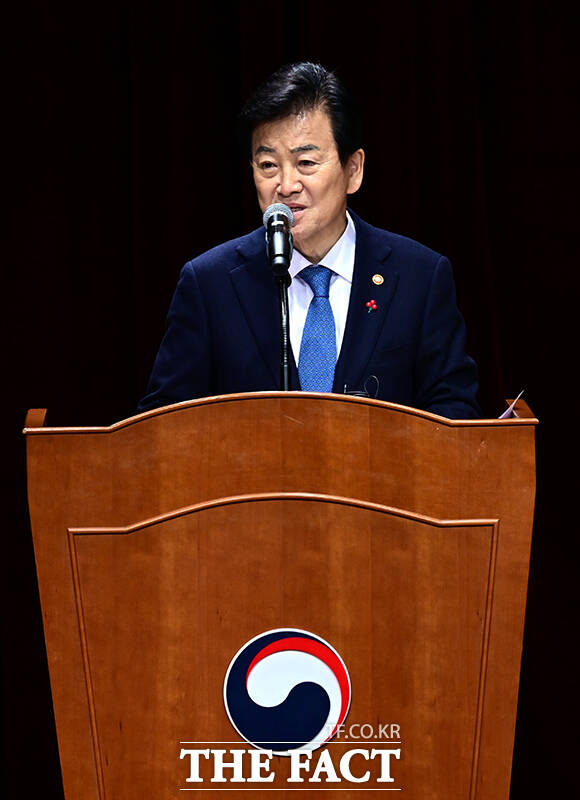 정동영 통일부 장관이 2일 오후 서울 종로구 정부서울청사 별관에서 열린 2026 통일부 시무식에 참석해 신년사를 하고 있다. /임영무 기자