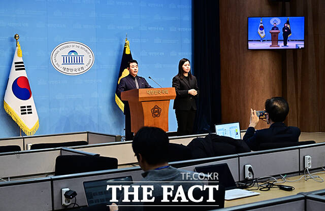 박정 더불어민주당 의원이 2일 오전 서울 여의도 국회 소통관에서 기자회견을 열고 원내대표 보궐선거 출마선언을 하고 있다. /국회=배정한 기자