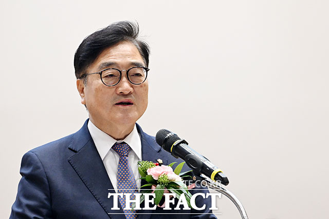 2026년도 시무식에서 신년사 하는 우원식 국회의장(가운데).