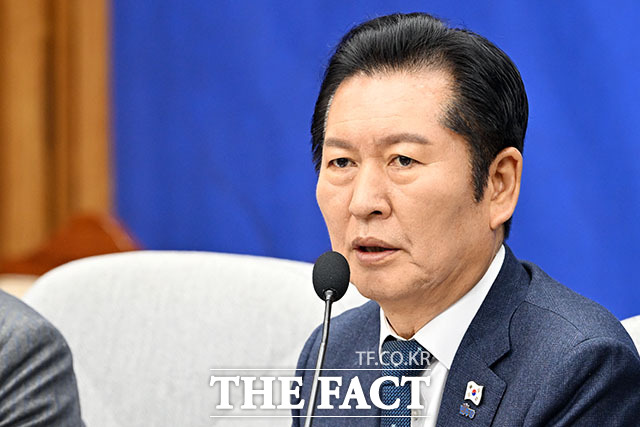 '시도당위원장 및 시도당지방선거기획단장 연석회의'에서 발언하는 정 대표.