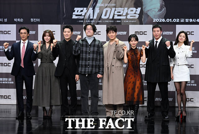 배우 황희 오세영 박희순, 이재진 감독, 배우 지성 원진아 태원석 백진희(왼쪽부터)가 2일 오후 2시 서울 마포구 상암동 MBC에서 열린 MBC 새 금토드라마 판사 이한영 제작발표회에 참석해 다양한 이야기를 나눴다. /이새롬 기자