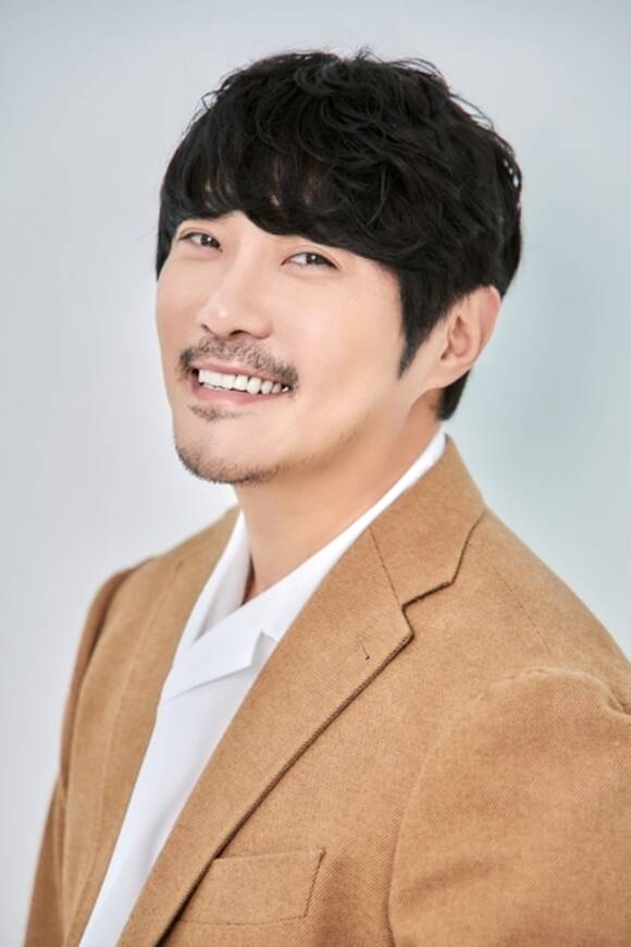 가수 KCM이 셋째를 품에 안았다. /A2Z엔터테인먼트