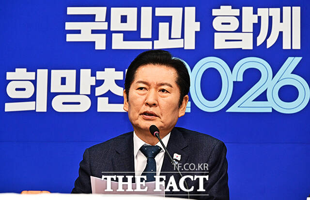 정청래 더불어민주당 대표가 2일 오전 서울 여의도 국회에서 열린 최고위원회의에 참석해 모두발언을 하고 있다. /국회=배정한 기자