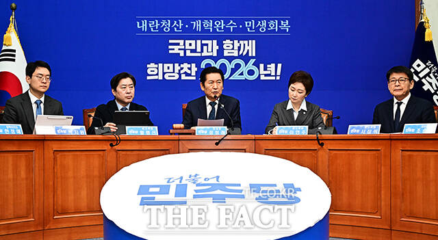 정청래 더불어민주당 대표가 2일 오전 서울 여의도 국회에서 열린 최고위원회의에 참석해 모두발언을 하고 있다. /국회=배정한 기자